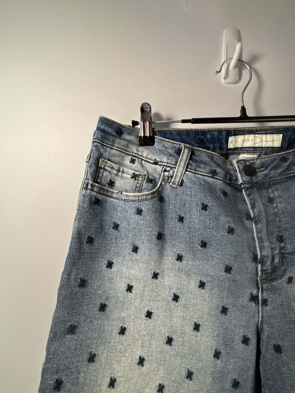 Est. 1946 Denim Women's Embroidered X Pattern Cuffed Jean Shorts Size 12 - Picture 2 of 8